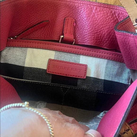 BURBERRY
Calfskin Canvas Ashby w/Tassel Hobo Tan and Black w/Coral Pink Accents - Picture 12 of 12